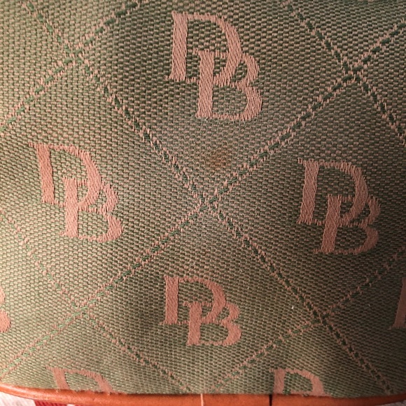 Dooney and Bourke bucket green signature - Picture 7 of 9